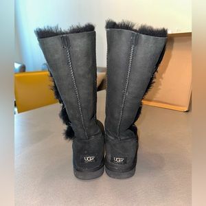 UGG Black Bailey Triple Button Boots SIZE 8